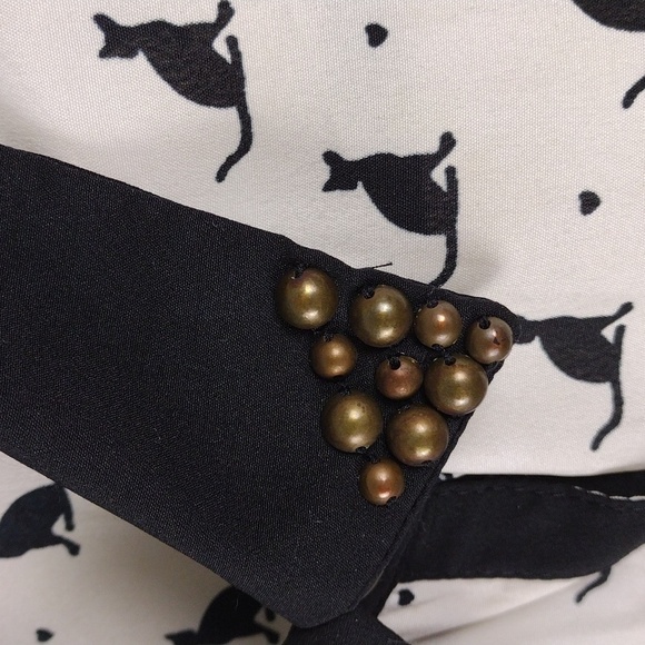 Love Me I'm Gorgeous White Black Cat Print Collared Sleeveless Button Down Top - Picture 5 of 13